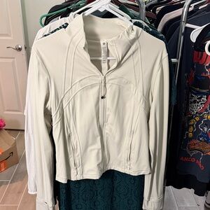 Lululemon cropped defyne jacket in Bone